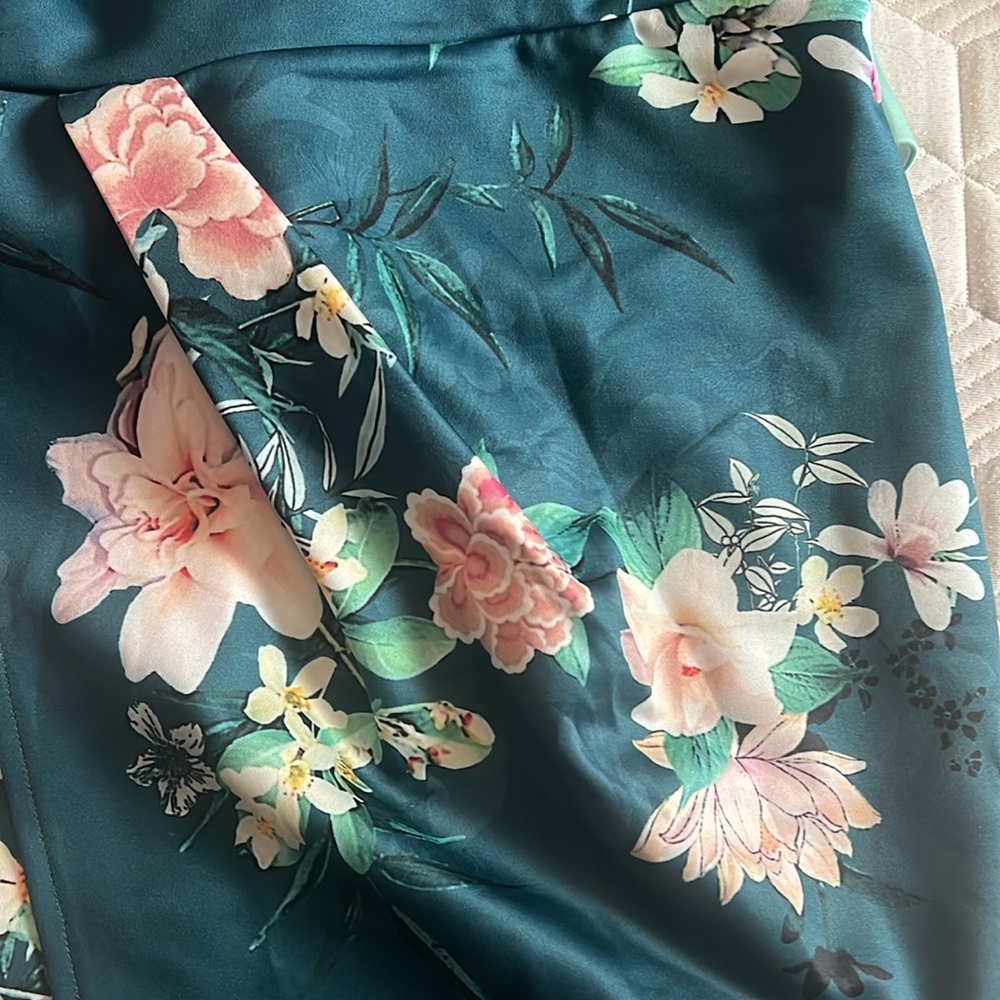 Halter style green flower dress Medium by Venus - Picture 15 of 17